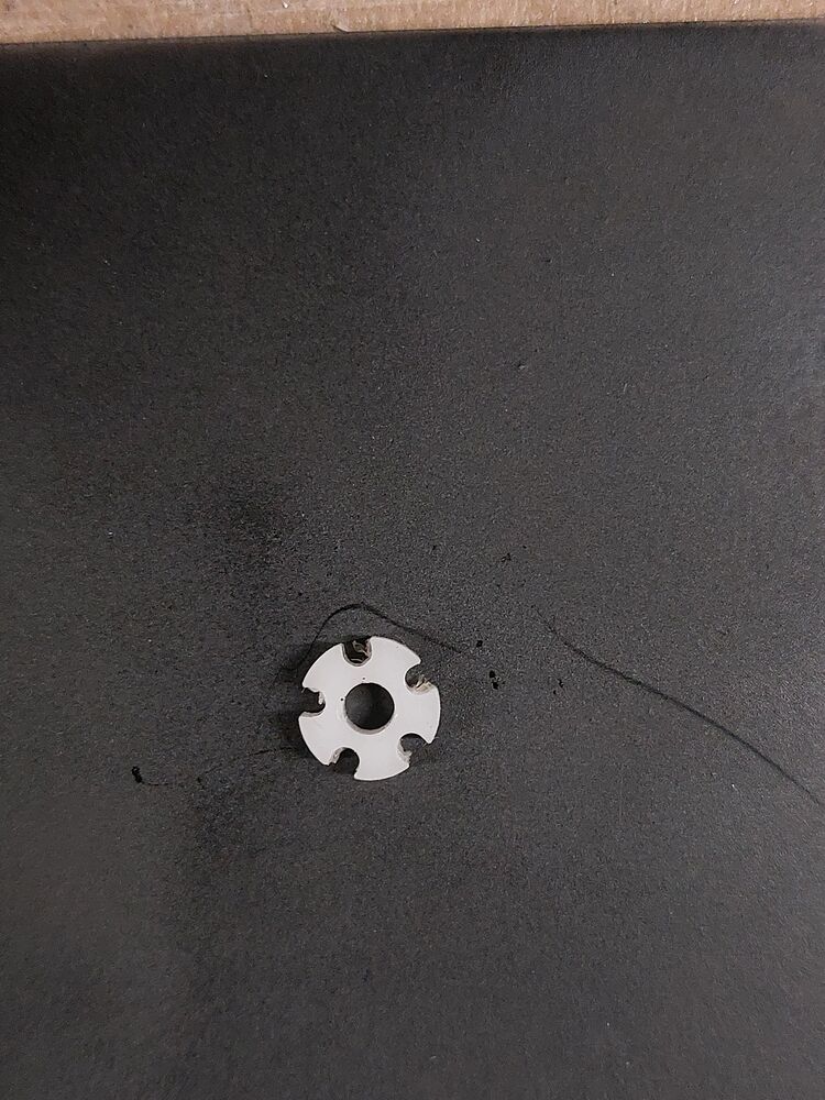Vakio iskarin mäntä. 5x1,5mm reijät. Öly virtaa todella nopesti