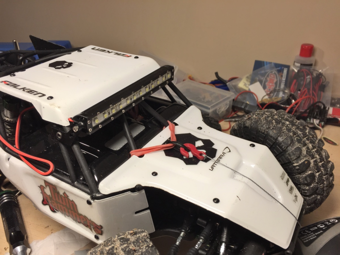 twh2_lightbar_top.jpg