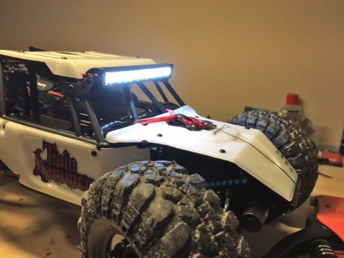 twh2_lightbar_lightson.jpg