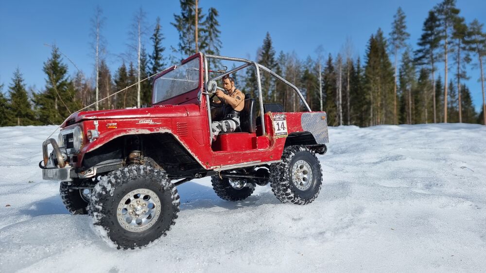 Hyirakset alla vielä vikojen testiajolla