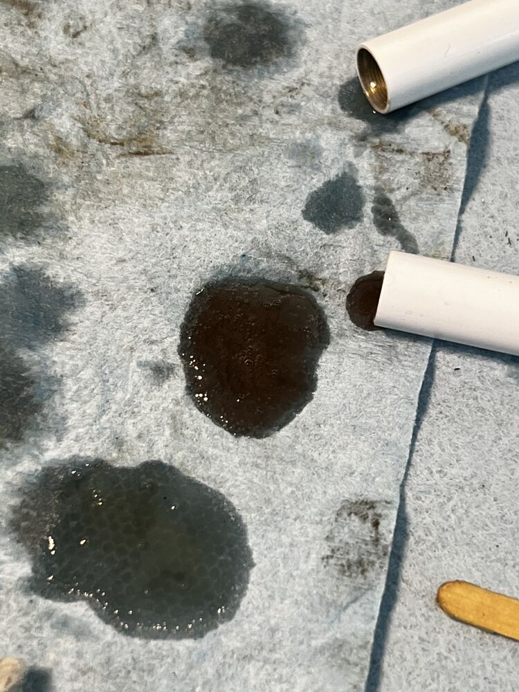 Edessä ja takana oli molemmin puolin eriväriset öljyt sisällä