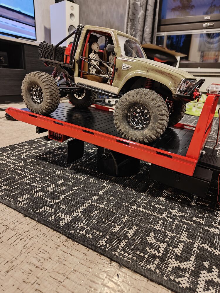 Helposti mahtuu 1/10 auto kyytiin