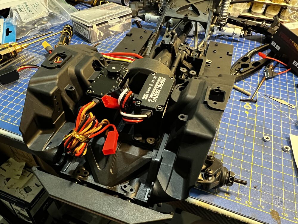 Sähkötkin oli valmiina AGF ja BR 12v tuotteet ja moottori vomno fusion pro 2300kv