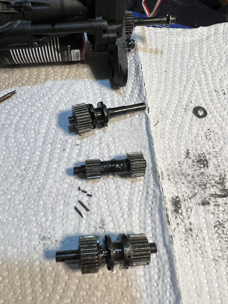Ja siinähän se mörkö on :-) Näissä rattaissa on ollut paljon vikoja ja toisesta tuotantoerästä lähtien on VP jakanut Twin laatikoiden koneistetut rattaat autojen mukana