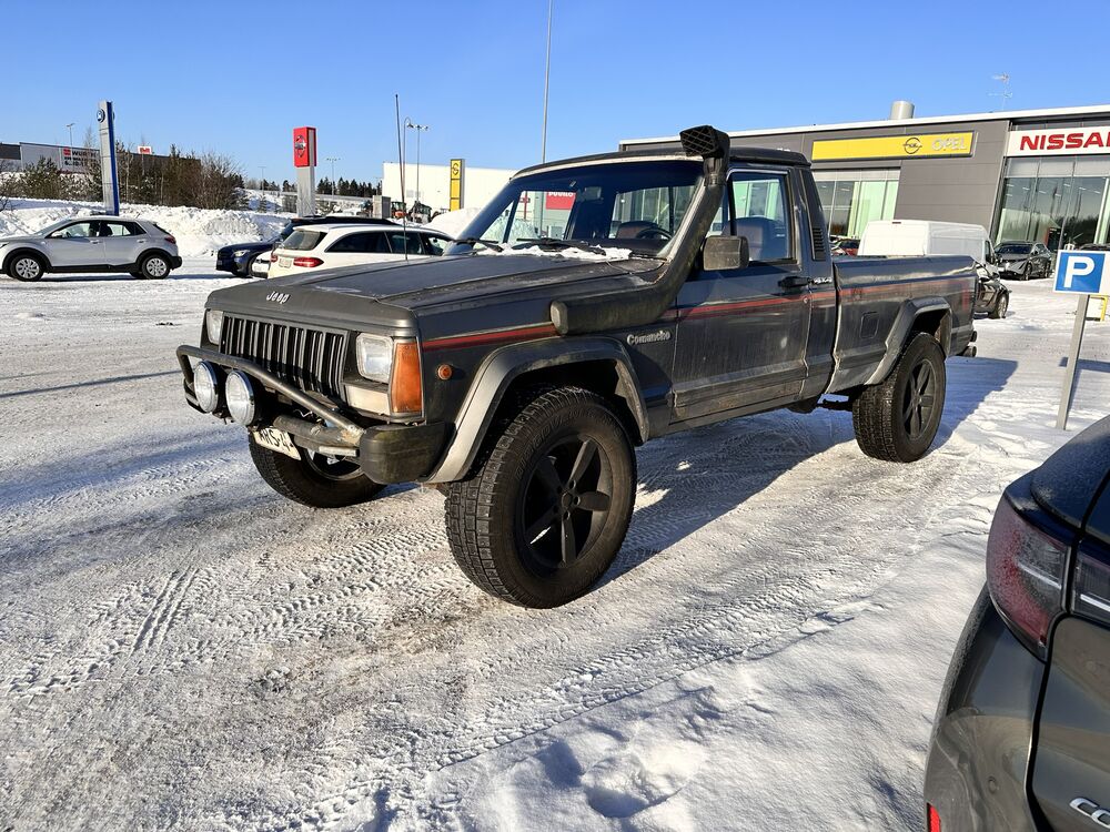 Jeep Comanche 1/1 Hedinillä Porvoossa