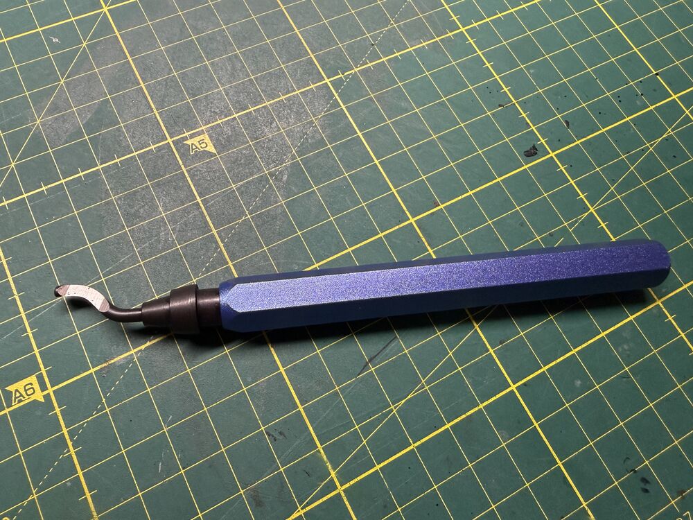 Deburring tool