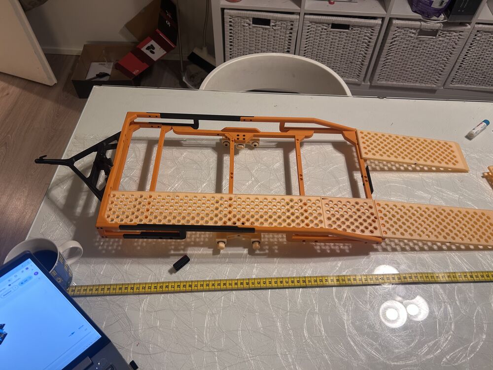Traileri mihin mahtuu trx4 päälle. Pari osaa vielä uudelleen tulostukseen ja valmis.