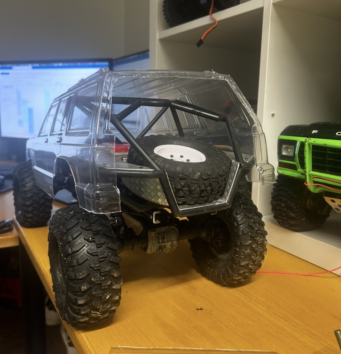 Trx4 joka menee pöydälle jossain vaiheessa ja haetaan tosiaan Orvaston jeepistä inspiraatio