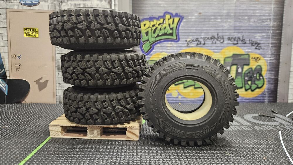 RC4WD 2.2 Michelin.jpg