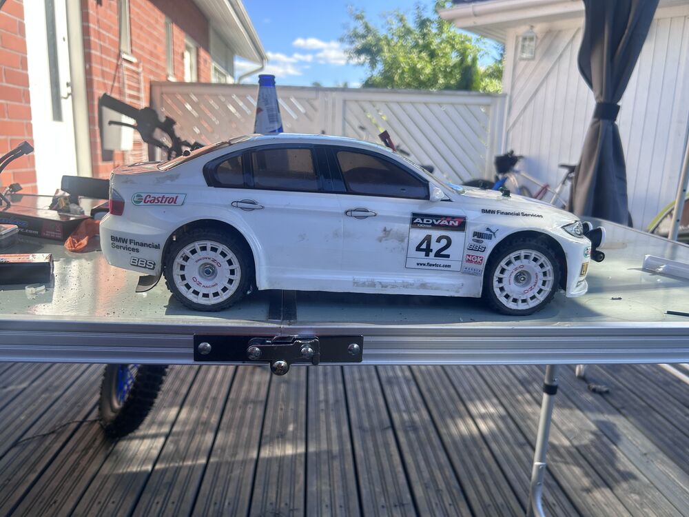 Tt-01, muuten vakio mut säädin 1080. Suojaukset pitäisi rakentaa ettei kivet tee kiusaa.