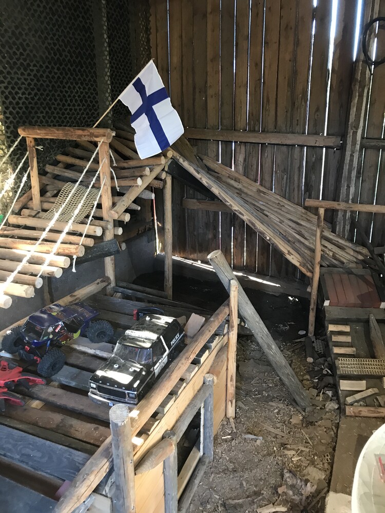 Suomenlippu tietysti mukana